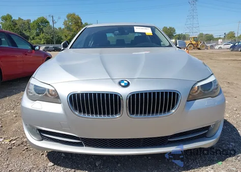 2011 BMW 528I из США, поврежденный, VIN WBAFR1C51BC260774